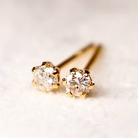 ［ピアス］K18イエローゴールド ホワイトダイヤモンド 計0.10ct 2mm 一粒スタッドピアス