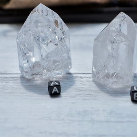 ［ポイント］［一点もの］虹入りアイリスクォーツ　〜光を集める透明結晶〜【迷いの中に希望を見つける】約3〜4cm