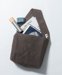 【 ORIYATO 】"F" CROSS BAG ( モカ )