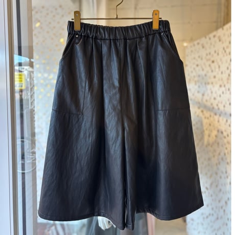 エコレザーキュロットパンツ