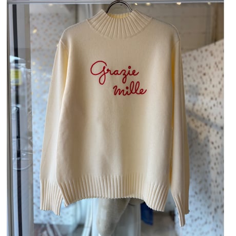 ロゴ刺繍ハイネックニット