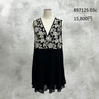 10/6　Instalive　ayane　2027 Early Spring　花柄レース切り替えフレアチュニック　897125