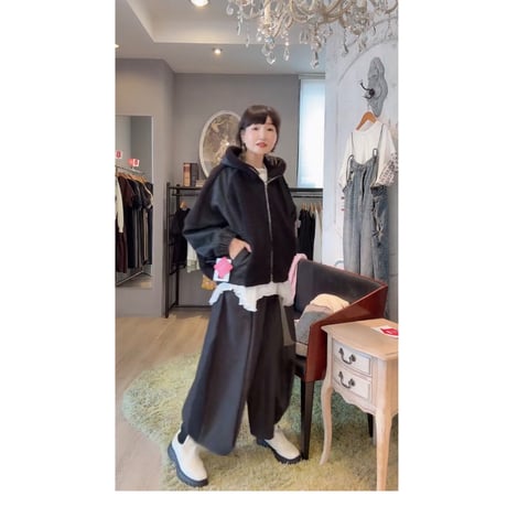 7/21 Instalive　akane 2026AW　フォルムクロップドパンツ　26218-9481B