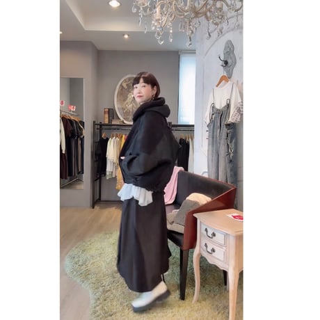 7/21 Instalive　akane 2026AW　フォルムクロップドパンツ　26218-9481B