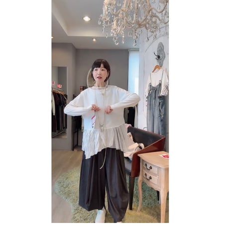 7/21 Instalive　akane 2026AW　フォルムクロップドパンツ　26218-9481B