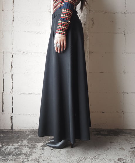 Center Pleat Flared Skirt BK