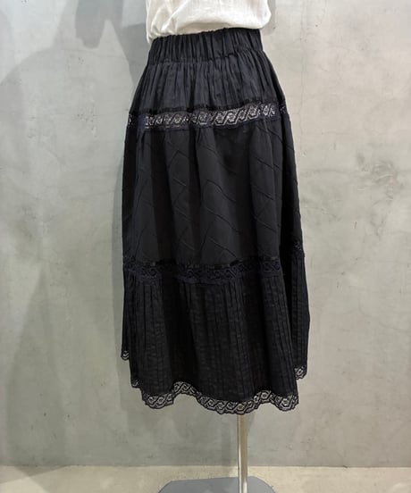 Pin Tuck Lace Hem Tiered Skirt BK