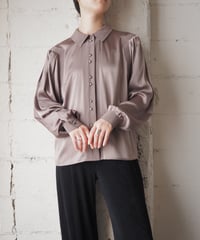 CARMEN OLEART Line Shoulder Satin Blouse LBR