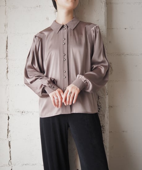 CARMEN OLEART Line Shoulder Satin Blouse LBR