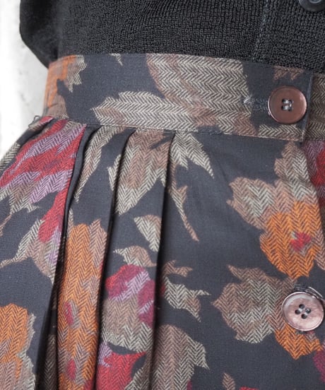 Flower Pattern Front Button Skirt BK RE