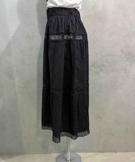Pin Tuck Lace Hem Tiered Skirt BK