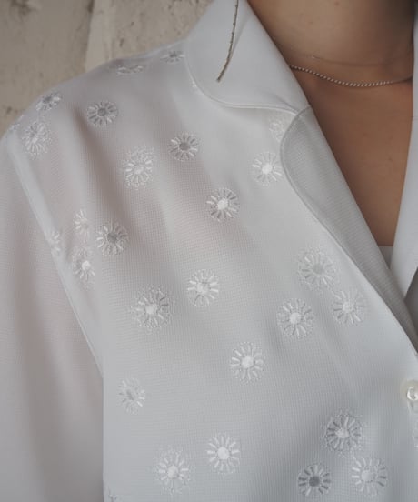 Open Collar Embroidery Shirt WH
