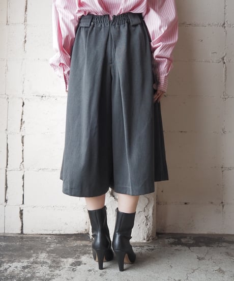 Tuck Wide Bermuda Pants GR