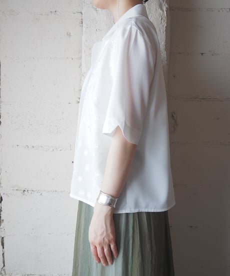 Open Collar Embroidery Shirt WH