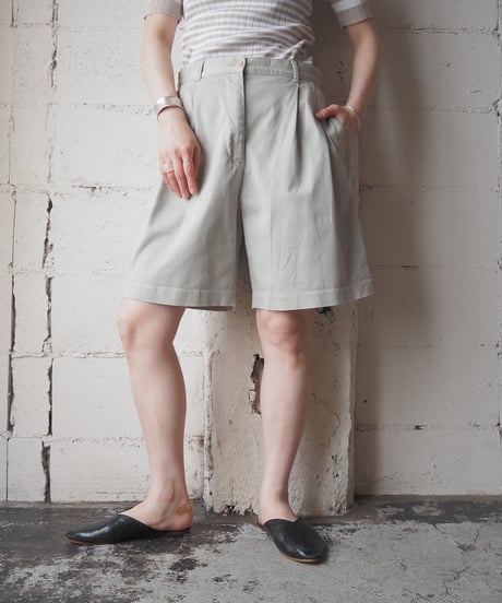 2 Tuck Chino Shorts BE