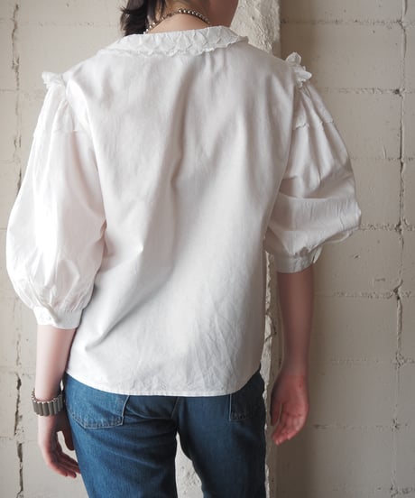 Ruffled V-Neck Tyrolean Blouse WH