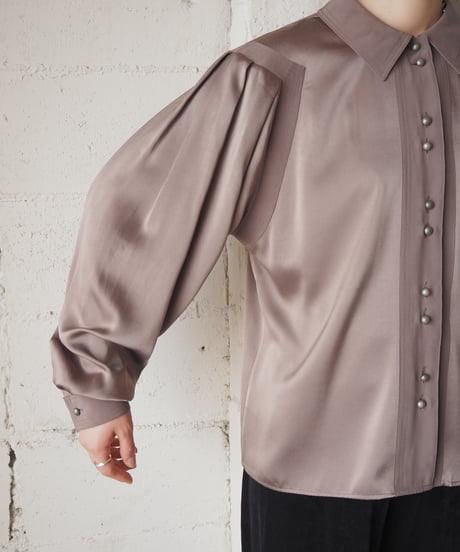 CARMEN OLEART Line Shoulder Satin Blouse LBR