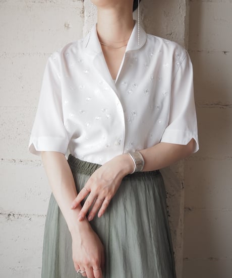 Open Collar Embroidery Shirt WH
