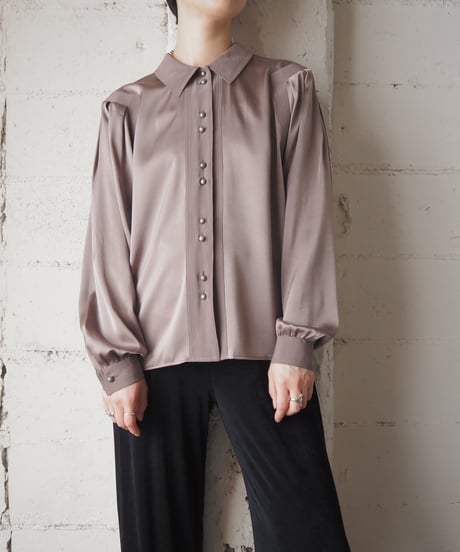 CARMEN OLEART Line Shoulder Satin Blouse LBR