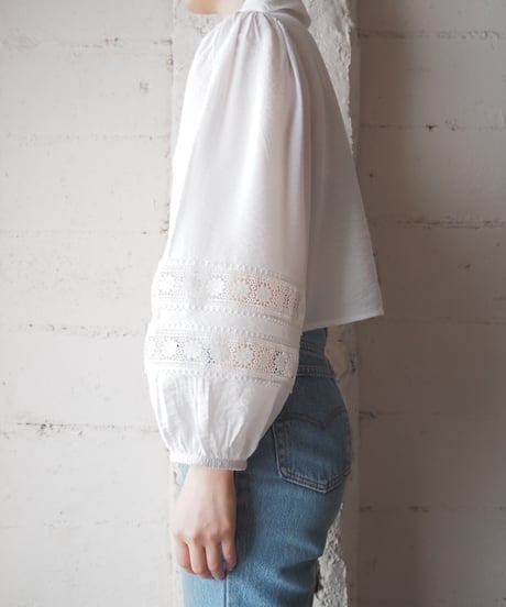 Lace Switching Cropped Blouse WH