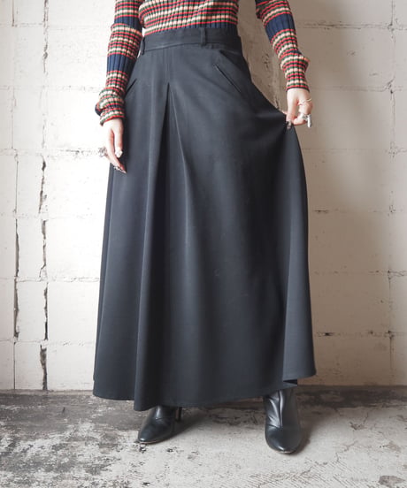 Center Pleat Flared Skirt BK