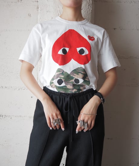 PLAY COMME des GARÇONS Double Heart Camouflage Print Tee WH