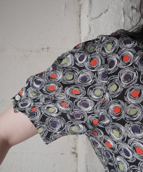 Circle Pattern Collarless Short Sleeve Dress BK OR YGN