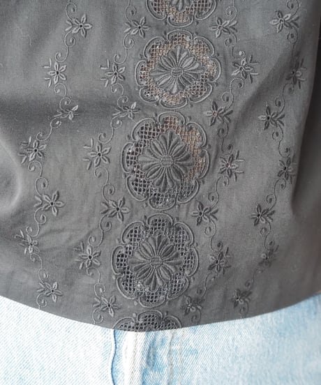 1960-70's Euro Front Embroidery Overdyed Collarless Blouse BK