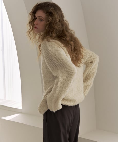BOUCLE KNIT