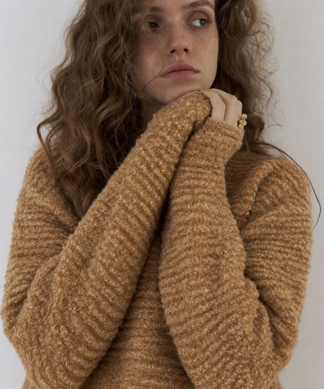 BOUCLE KNIT