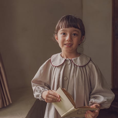 Religieuse dress / Antique beige