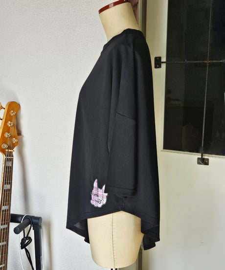 Asymme-hem Loose Pullover