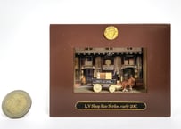ガレット製作　Mini du L'Oro　シリーズ　ペーパー　ミニチュア　ディヴァリー・ワゴン　パリ　スクリーベ通り店の前で