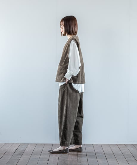 ATPOVA｜【 26WI42 】 コーデュロイ Vベスト (製品染)