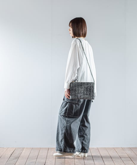 ATPOVA｜【 26WI35 】 縮絨ウールヘリンボーン サコッシュ (M)