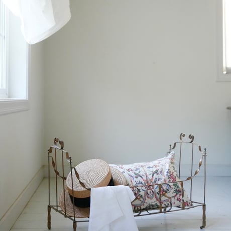 フランス ぬいぐるみ ドールサイズ BED 枠 素敵な装飾です
