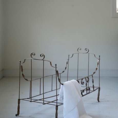 フランス ぬいぐるみ ドールサイズ BED 枠 素敵な装飾です