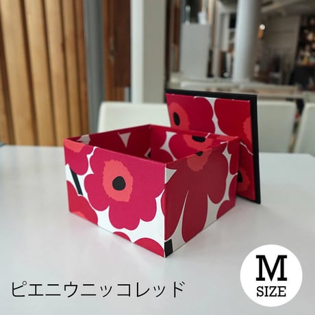 マリメッコ壁紙で作った箱（ピエニウニッコ レッド）