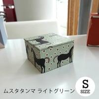 マリメッコの壁紙で作った箱（ムスタタンマ）