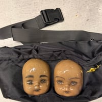 女2人　ボディーバッグ