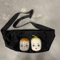 女2人　ボディーバッグ