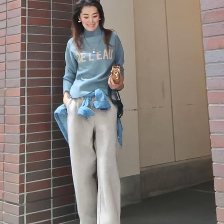 ロゴジャガード スタンドネックニットプルオーバー