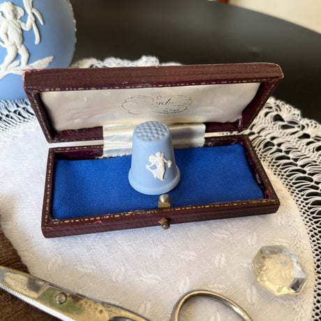 ●po-215/Wedgwood ジャスパー フローラルガールのシンブル