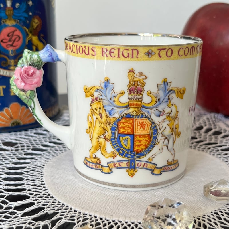 PARAGON 1984年 英国王室記念品 カップ　ビンテージ　イギリス ○po-224/PARAGON フラワーハンドルの1935年 ジョージ5世 在位25年記念