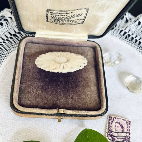 ●ab-596/マザーオプパール製 オーバル型ベツレヘムの星のブローチ