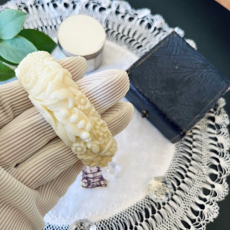 ●ab-600/ベークライト製 薔薇と鈴蘭のバングル