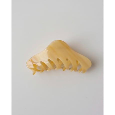 Buttermilk Georgia Claw Clip in Shortbread Honey