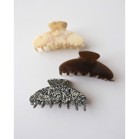 Buttermilk Elle Claw Clip in Dark Roast