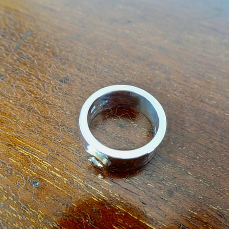 仁尾彫金『一つ星ダイヤ、k18太陽の平打リング、幅７mm』ハンドメイド564