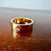 仁尾彫金『一つ星ダイヤ、全金、太陽の平打リング、幅７mm』ハンドメイド553